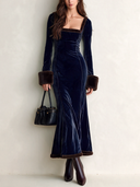 Women’s Vintage-style Navy Blue Velvet Slim-fit Long-sleeve Dress With Faux Fur Trim ZMZ2791J9SWL