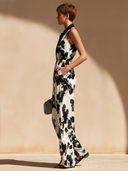 Women's Classic Black Patterned V-Neck Sleeveless Jumpsuit ZMZ2754D7U