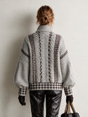 Women’s American-Style Vintage Elegance Light Grey Houndstooth Jacquard Zip-Up Knit Cardigan With Stand Collar And Balloon Sleeves ZMZ1571J5ZYY