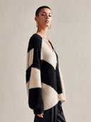Women’s Classic Casual V-Neck Fuzzy Knit Pullover Sweater Black Beige Geometric Colorblock Long Sleeve ZMZ1631J1ZYY