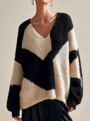 Women’s Classic Casual V-Neck Fuzzy Knit Pullover Sweater Black Beige Geometric Colorblock Long Sleeve ZMZ1631J1ZYY