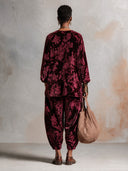 Women’s Classic Retro Casual Burgundy Rose Floral Velvet Two-Piece Set – Oversized Long Sleeve Tunic Top & Relaxed Harem Pants ZMZ2013J3ZYY