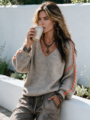 Women's French-style Relaxed V-neck Color-blocked Knit Sweater ZMZ2623H1XT