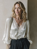 Women's Premium White Satin V-neck Long-sleeve Lace Top ZMZ2536H9SWL